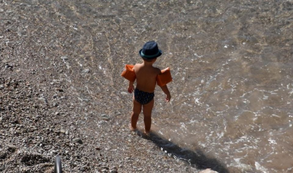 Вистинска драма се одвивала вчера на плажа во Грција