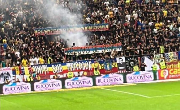 ГОЛЕМ СКАНДАЛ ВЕЧЕРВА ВО РОМАНИЈА: Фудбалерите на Косово го напуштија теренот поради скандирања „Косово е Србија“ (ВИДЕО)