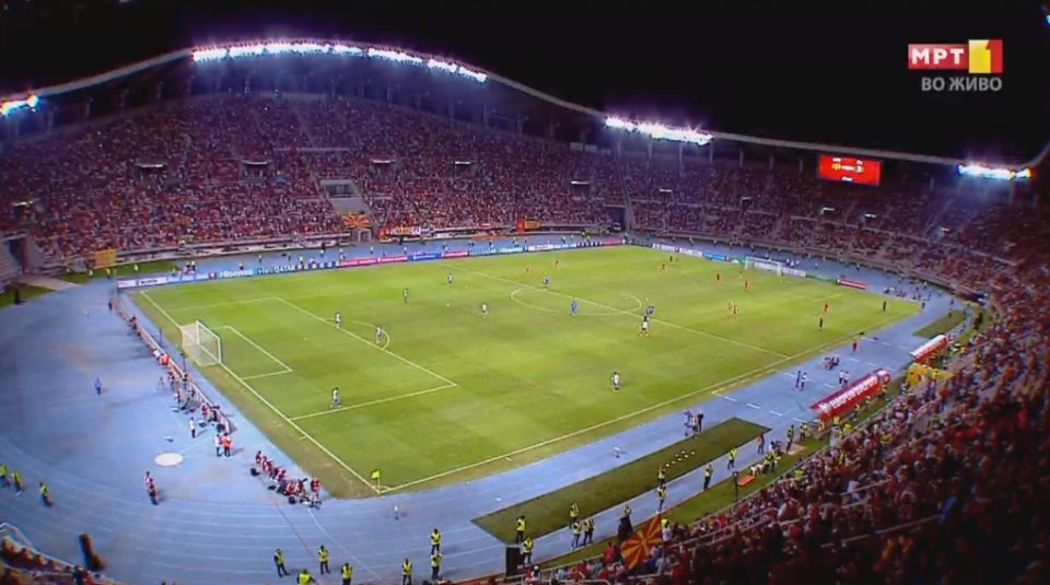 ФОТО: Стадионот во Скопје е полн речиси како никогаш досега – еве колку илјади луѓе има