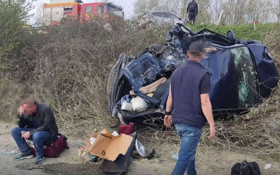 (фото) Стравична несреќа попладнево: Возач на камион проби наплатна рампа и удри во колона од возила во Хрватска