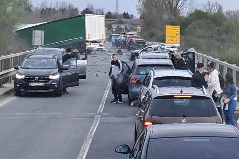 ПРВИТЕ ТЕСТОВИ ПОКАЖУВААТ: Камионџијата кој вчера се заби во колона од 17 возила бил дрогиран?!