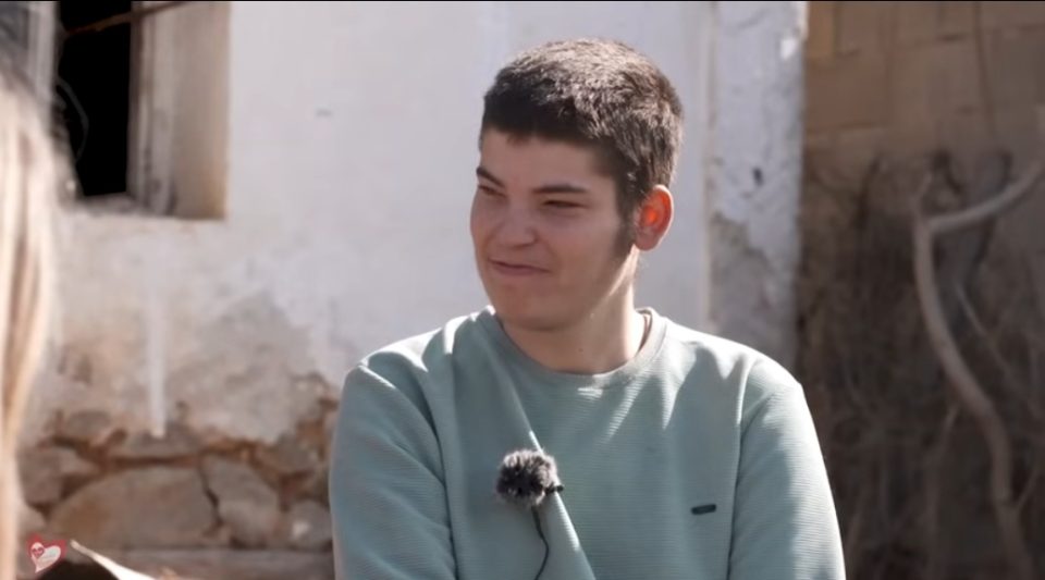 Тешката судбина на младото момче од Македонија: Како бебе мајка ми ме фрлила во канта, пред три години трактор ме прегази, сакам стан и работа