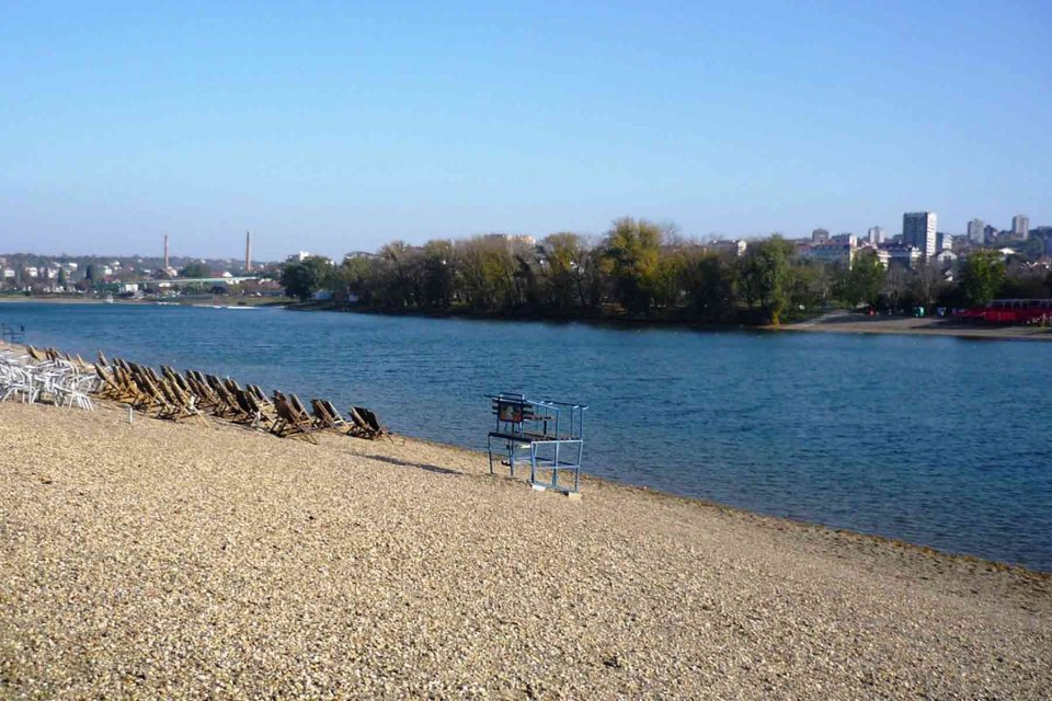 Пијан матурант попладнево направи глупост, па мораа да го спасуваат полицајци