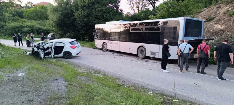 Лекарите 4 часа се бореле за нејзиниот живот: 18 годишна девојка загина во трагична сообраќајка кај Бор