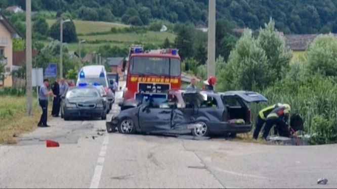 УЖАСНА СООБРАЌАЈКА: Две сестри загинаа попладнево околу 15 часот во страшна сообраќајна несреќа кај Бихаќ во БиХ