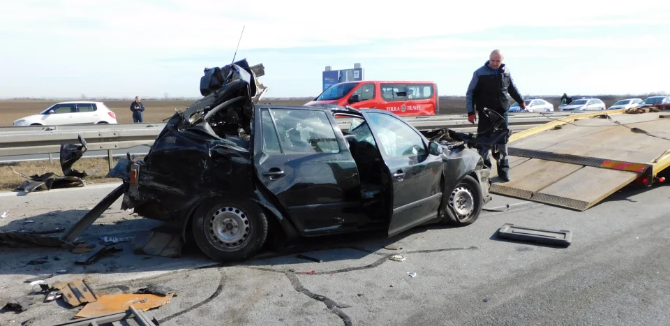 ТРАГИЧЕН ОДМОР ВО ГРЦИЈА: Мајката загина, сопругот (41) и двегодишно дете се повредени – семејство од Србија доживеа тешка несреќа кај Катерини