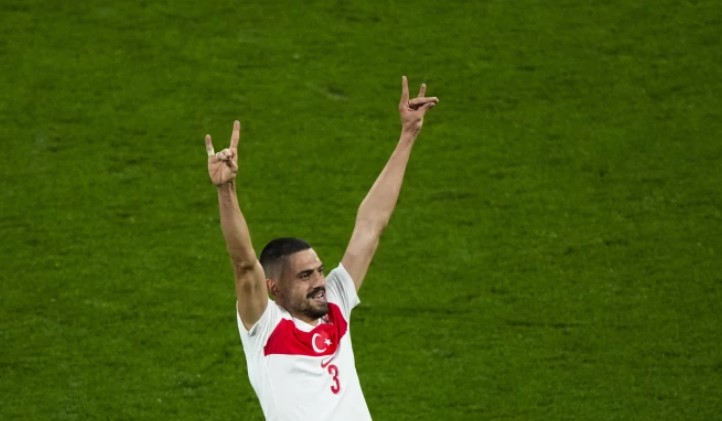 Нов СКАНДАЛ НА ЕП: На турскиот херој му се заканува казна поради овој гест со рацете – еве што всушност значи (ФОТО)