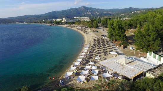 Оваа плажа во Грција е само за оние со ДЛАБОК ЏЕБ: Анета од Скопје сведочи за неверојатна цена за две лежалки и чадор