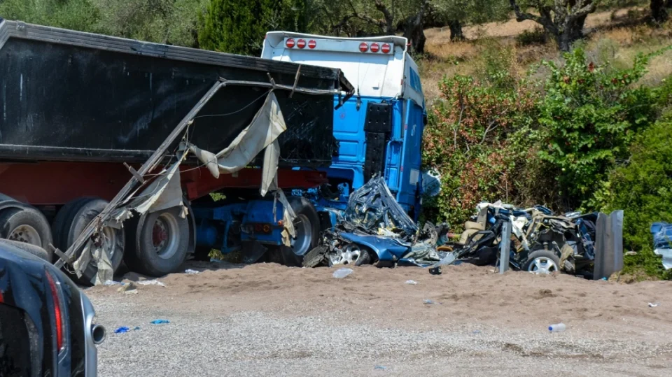 СТРАШНА ТРАГЕДИЈА попладнево во Грција: Загинаа, бебе, девојче и нивните родители (ФОТО)