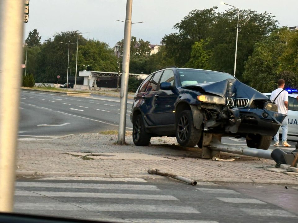 НАЈНОВА ВЕСТ: Тешка сообраќајка утрово кај крстот во Аеродром (ФОТО)