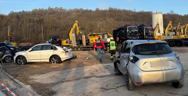 Предновогодишна лудорија заврши трагично: Маж украде багер и дивееше по улица, германската полиција го застрела (ВИДЕО)