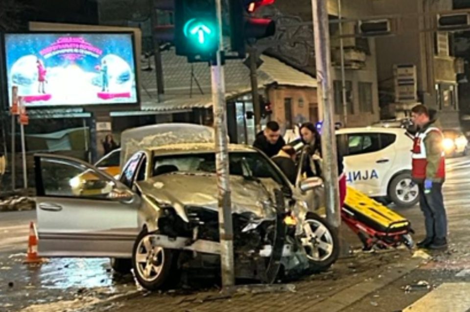 Тешка сообраќајка вечерва во Скопје – фотографиите од лице место се стравични