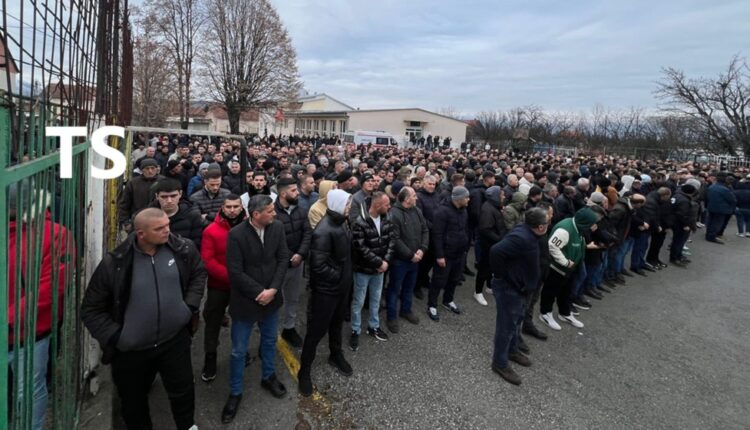 ГОЛЕМА ТАГА И БОЛКА ДЕНЕСКА ВО ГРЧЕЦ: Голем број граѓани им оддадоа последна почит на четирите жртви (ВИДЕО)