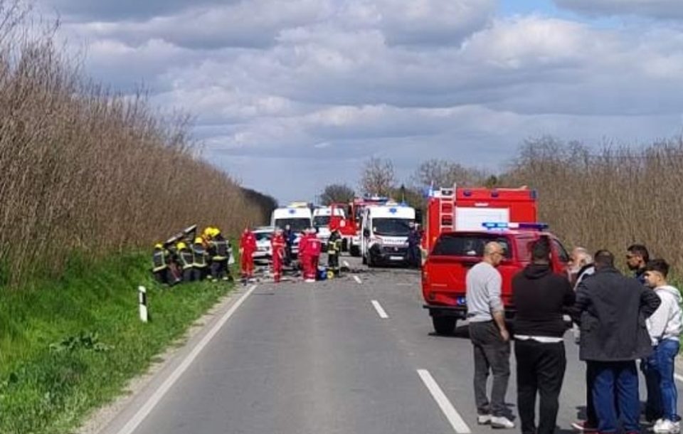 ТРИ ЛИЦА ЗАГИНАА ВО ДИРЕКТЕН СУДИР: Стравична сообраќајка со трагичен биланс попладнево во соседството