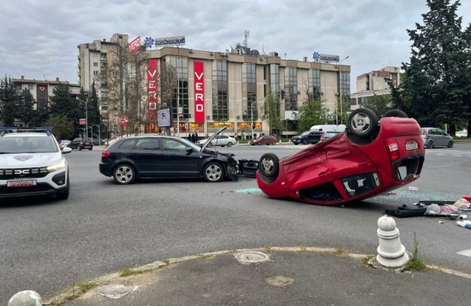 НАЈНОВА ВЕСТ: Страшна сообраќајка пред малку во Скопје (ФОТО)
