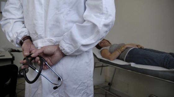 Доктор силувал 9 млади пациентки: Изречена му е казната – според некои е драконска, според други многу мала