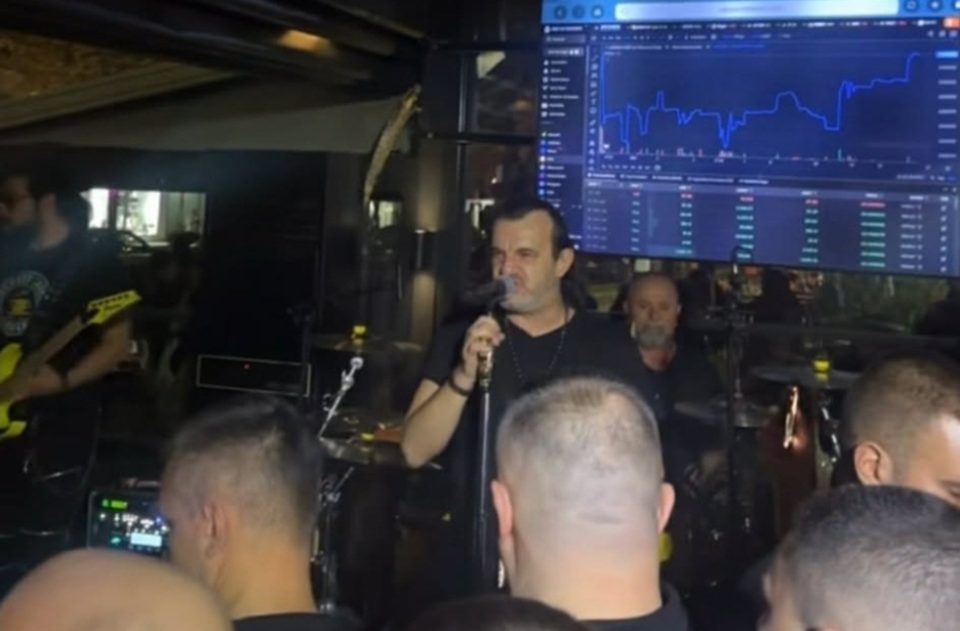 НАЈНОВА ВЕСТ: Голем скандал ноќеска во Македонија – Аца Лукас уапсен среде настап откако влета полиција во локалот!