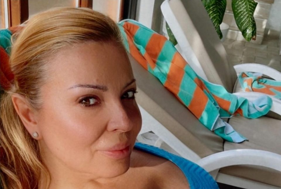 ПУ, ПУ, МАШАЛА: Елена Велевска ги истури гигантските гради покрај базен (ФОТО)